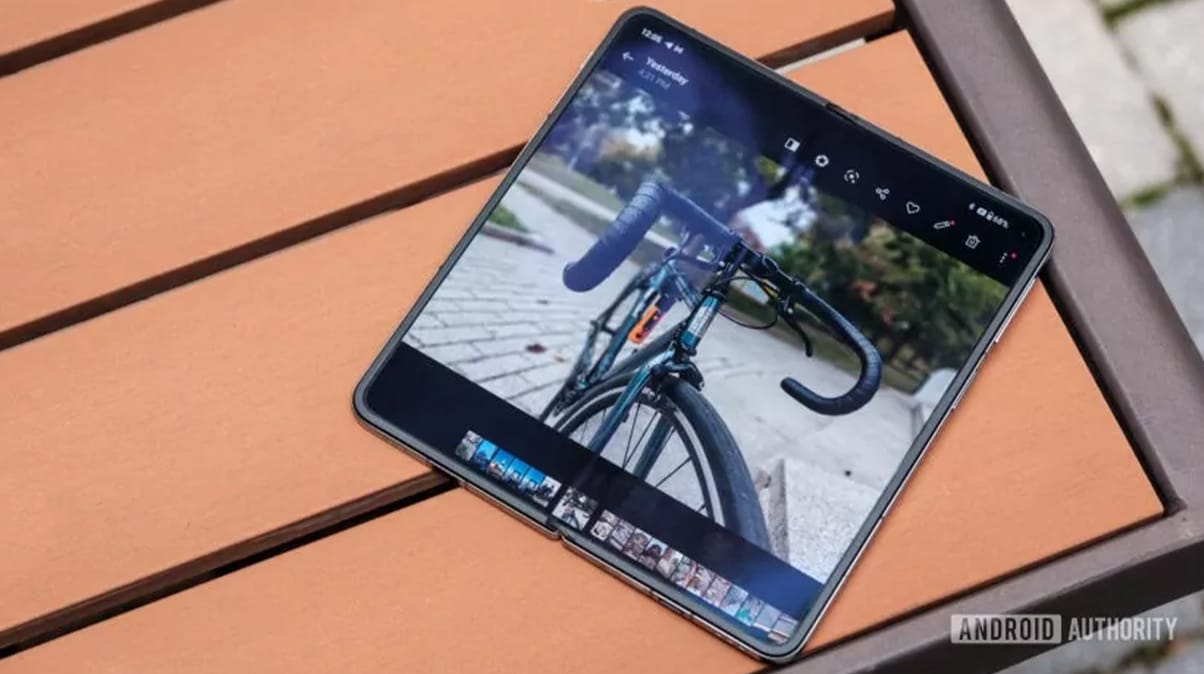 Telefonul pliabil OnePlus Open lansat, Samsung ar trebui să aibă grijă