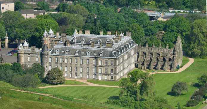 Palatul Holyroodhouse din Scotia